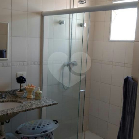 Casa à venda com 3 quartos, sendo 1 suíte, no condomínio Residencial Água Fria, São Paulo - SP