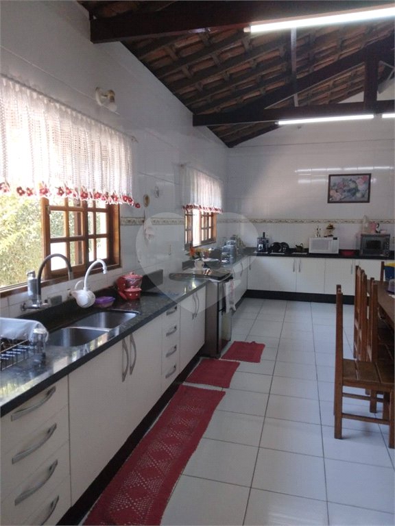 Casa à venda com 4 quartos, sendo 3 suítes,  em Vila Áurea, Poá, SP