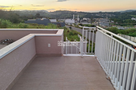 Casa à venda com 3 quartos, sendo 1 suíte, em Residencial Jardins da Catalunha, Atibaia, SP