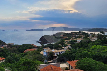 Casa à venda com 5 quartos, sendo 4 suítes,  em Albatroz, Armação dos Búzios, RJ