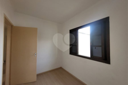Casa à venda com 3 quartos, sendo 1 suíte, em Parque Maria Domitila, São Paulo, SP