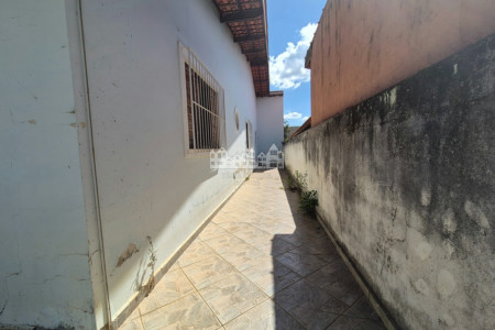 Casa Térrea à venda com 4 quartos, sendo 2 suítes, em Loteamento Loanda, Atibaia, SP