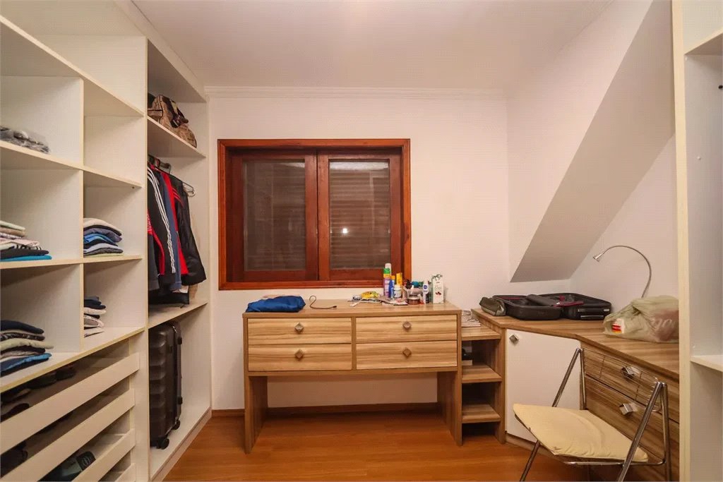 Sobrado à venda com 5 quartos, sendo 1 suíte, em Vila Sônia, São Paulo, SP