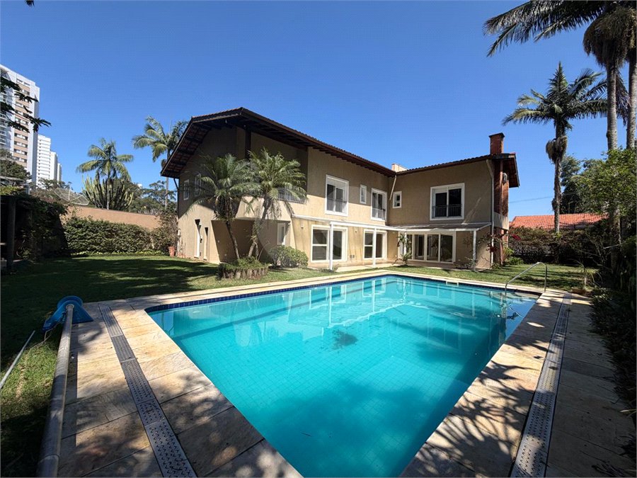 Casa à venda ou para alugar com 4 quartos, sendo 3 suítes, em Alto da Boa Vista, São Paulo, SP