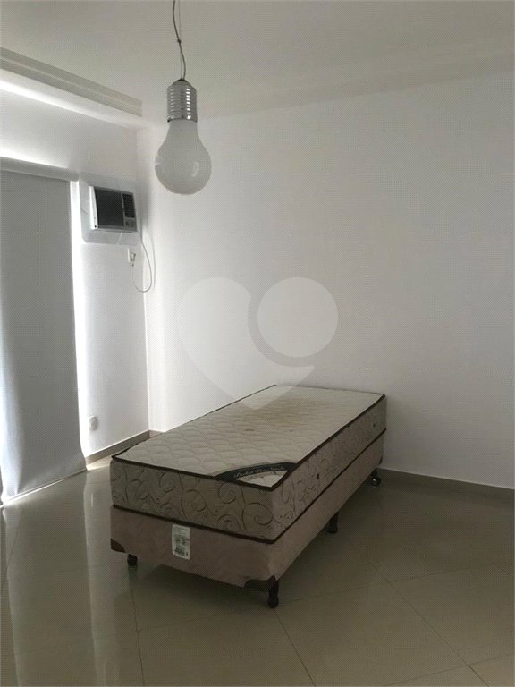 Casa à venda com 5 quartos, sendo 3 suítes, no condomínio Mansões da Prata, Rio de Janeiro - RJ