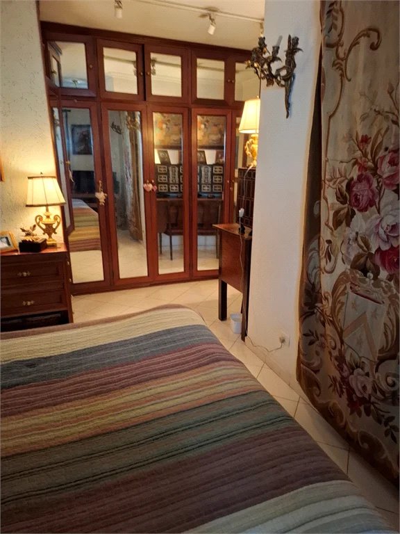 Apartamento à venda com 4 quartos, sendo 2 suítes, em Brooklin Paulista, São Paulo, SP