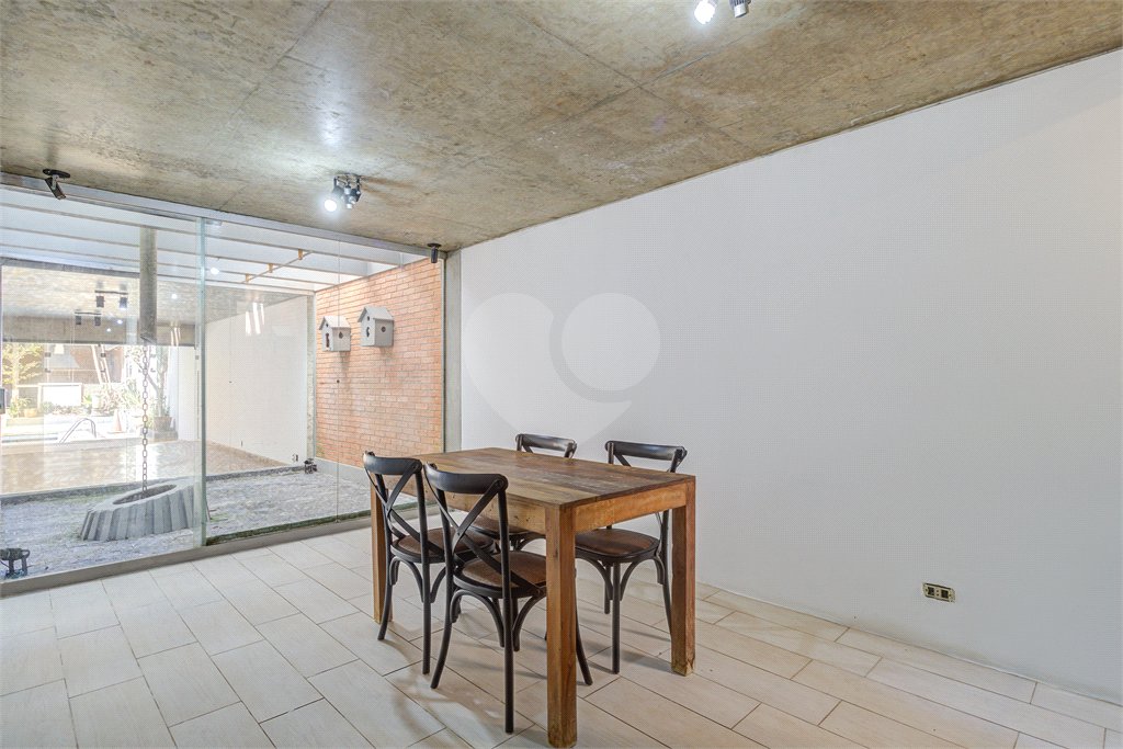 Casa à venda com 5 quartos, sendo 3 suítes, em Alto da Boa Vista, São Paulo, SP