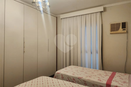 Sobrado à venda com 3 quartos, sendo 1 suíte, em Vila Paulicéia, São Paulo, SP