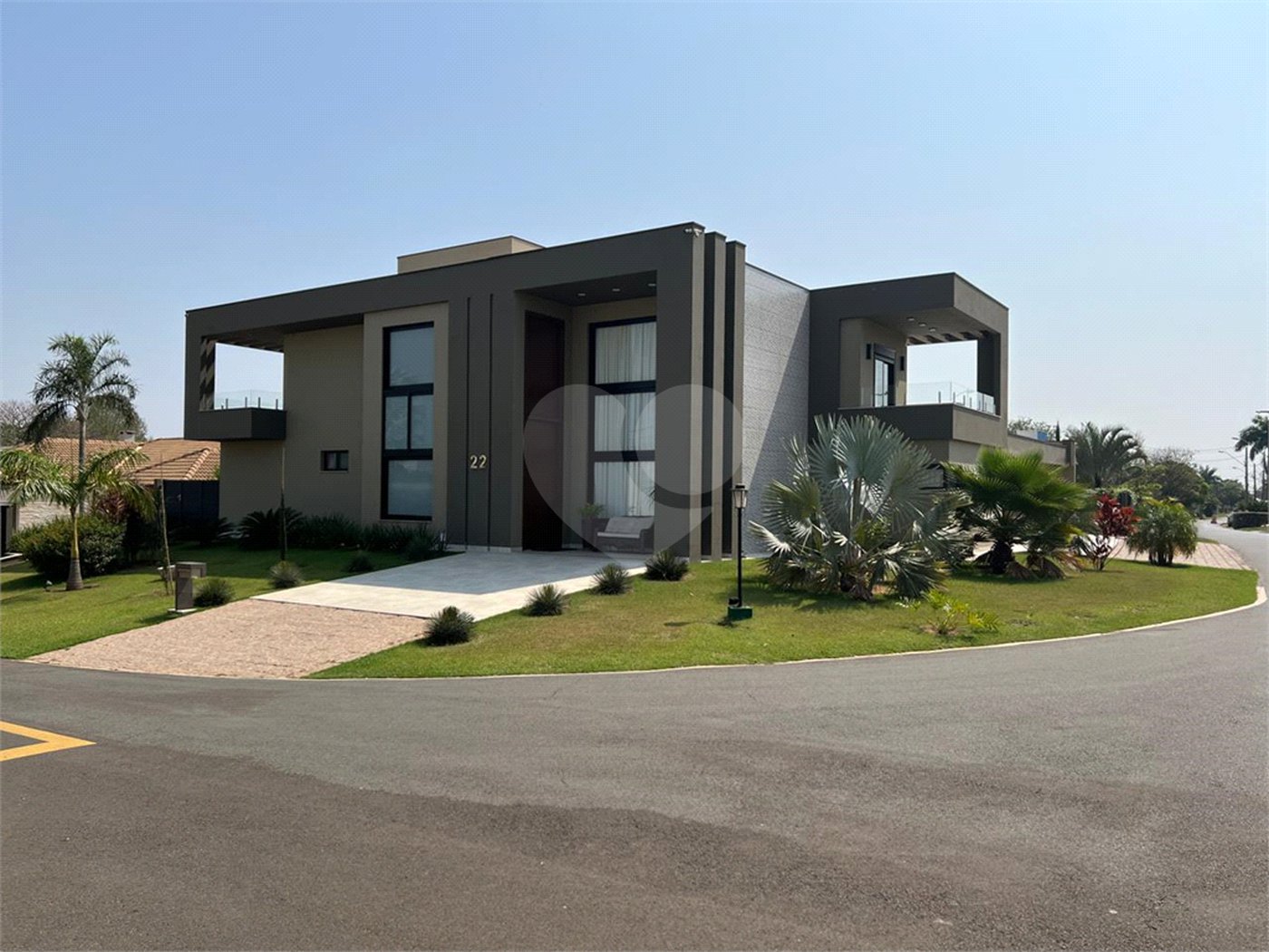 Casa à venda com 5 quartos, sendo 4 suítes, no condomínio Terras de Mont Serrat, Salto - SP