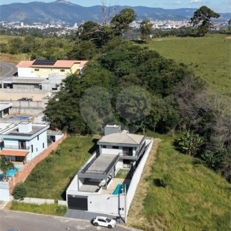 Sobrado à venda com 3 quartos, sendo 1 suíte, em Loteamento Parque Residencial Serras de Atibaia Ii, Atibaia, SP