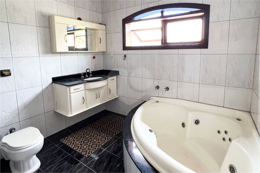 Casa à venda com 4 quartos, sendo 2 suítes,  no condomínio Villaggio Capriccio, Louveira - SP