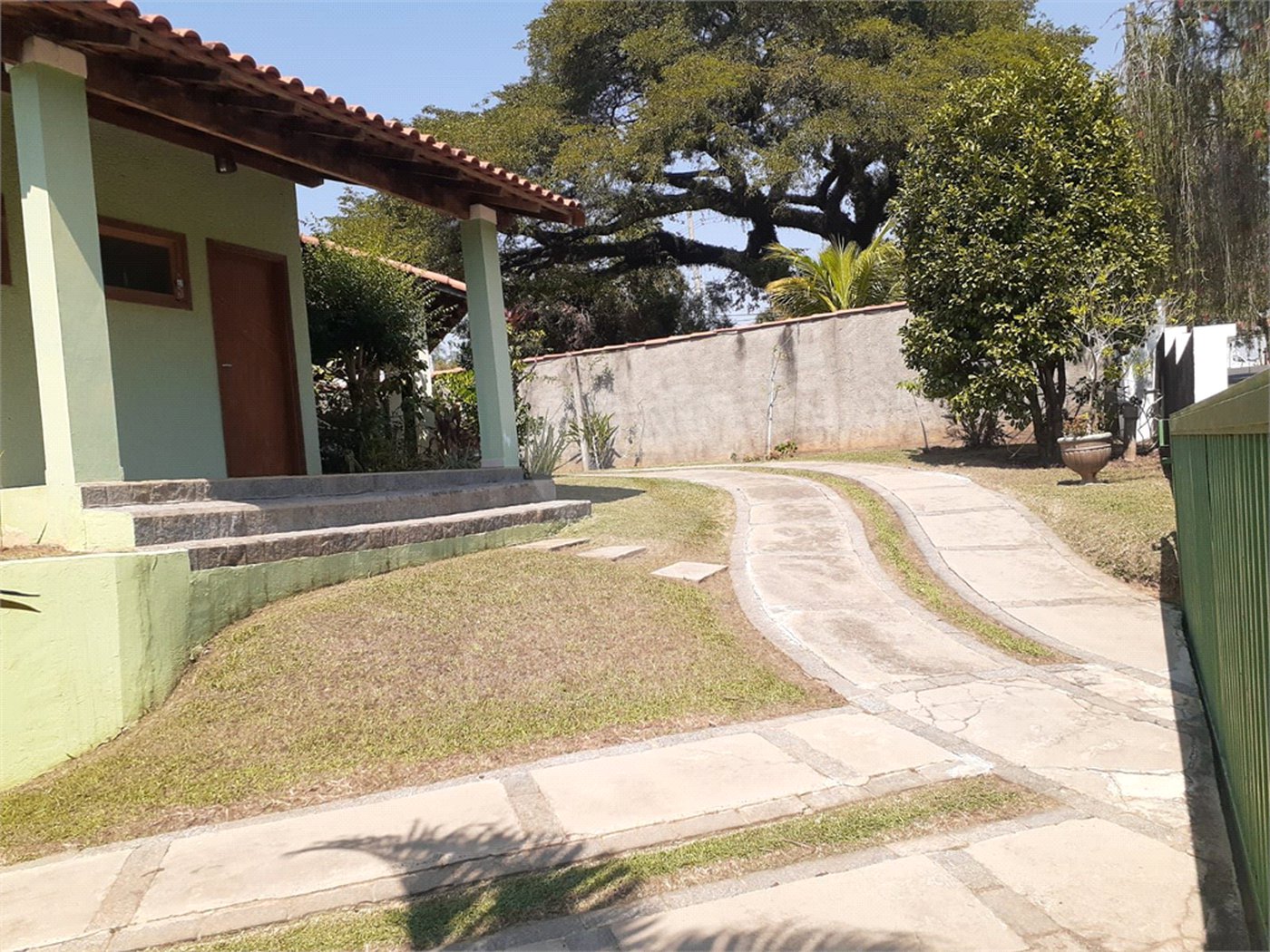 Casa à venda com 3 quartos, sendo 1 suíte, no condomínio Zuleika Jabour, Salto - SP