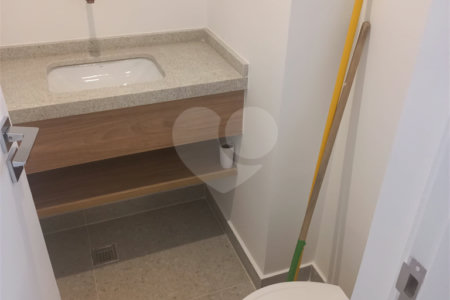 Apartamento à venda com 2 quartos, sendo 1 suíte, em Vila Olímpia, São Paulo, SP