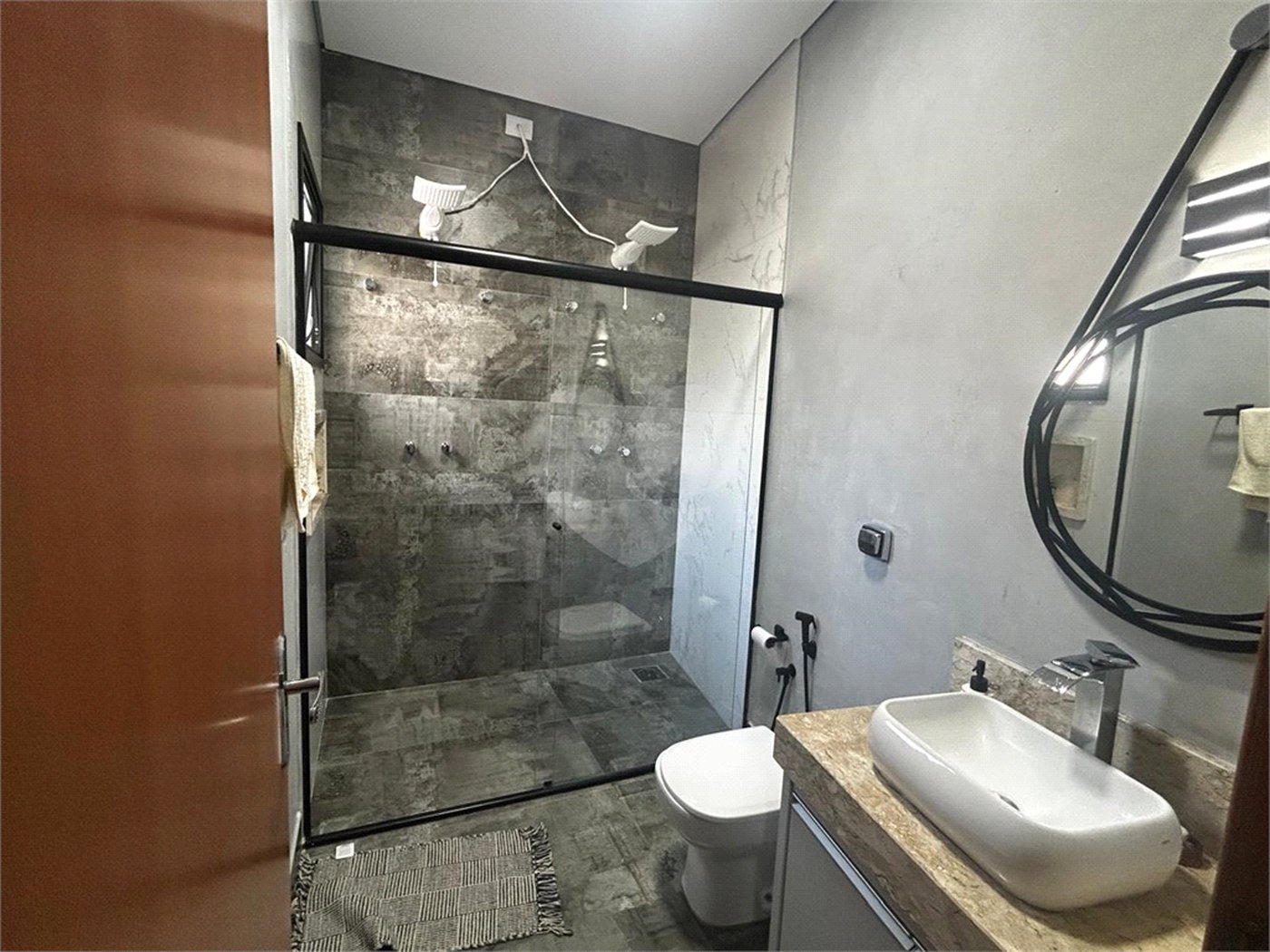 Casa à venda com 2 quartos, sendo 1 suíte,  no condomínio Residencial Parque Imperial, Salto - SP
