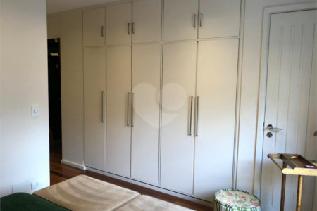 Apartamento à venda com 4 quartos, sendo 3 suítes, em Alto da Boa Vista, São Paulo, SP