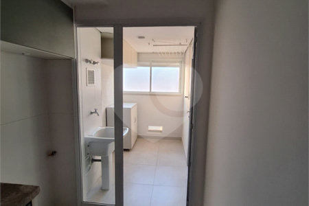 Apartamento à venda com 3 suítes em Vila Anastácio, São Paulo, SP