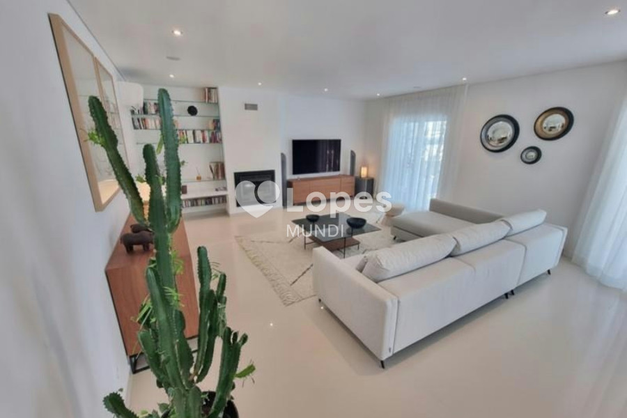 Casa com 4 quartos à venda em Albufeira, Algarve, Portugal – Vista para o mar e piscina