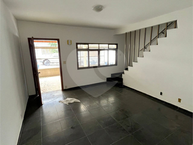 Sobrado à venda com 3 quartos em Vila Nivi, São Paulo, SP