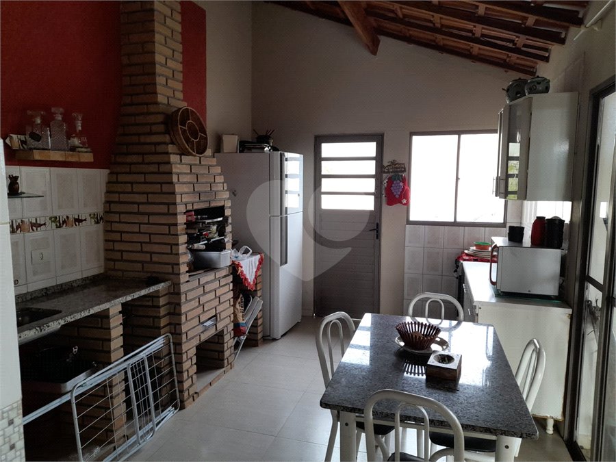 Casa à venda com 3 quartos, sendo 2 suítes, no condomínio Outeiro das Flores, Itupeva - SP
