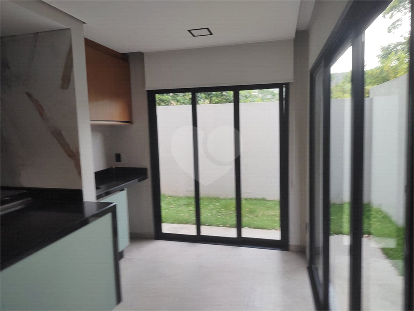 Casa à venda com 2 suítes no condomínio Vue 26, Atibaia - SP