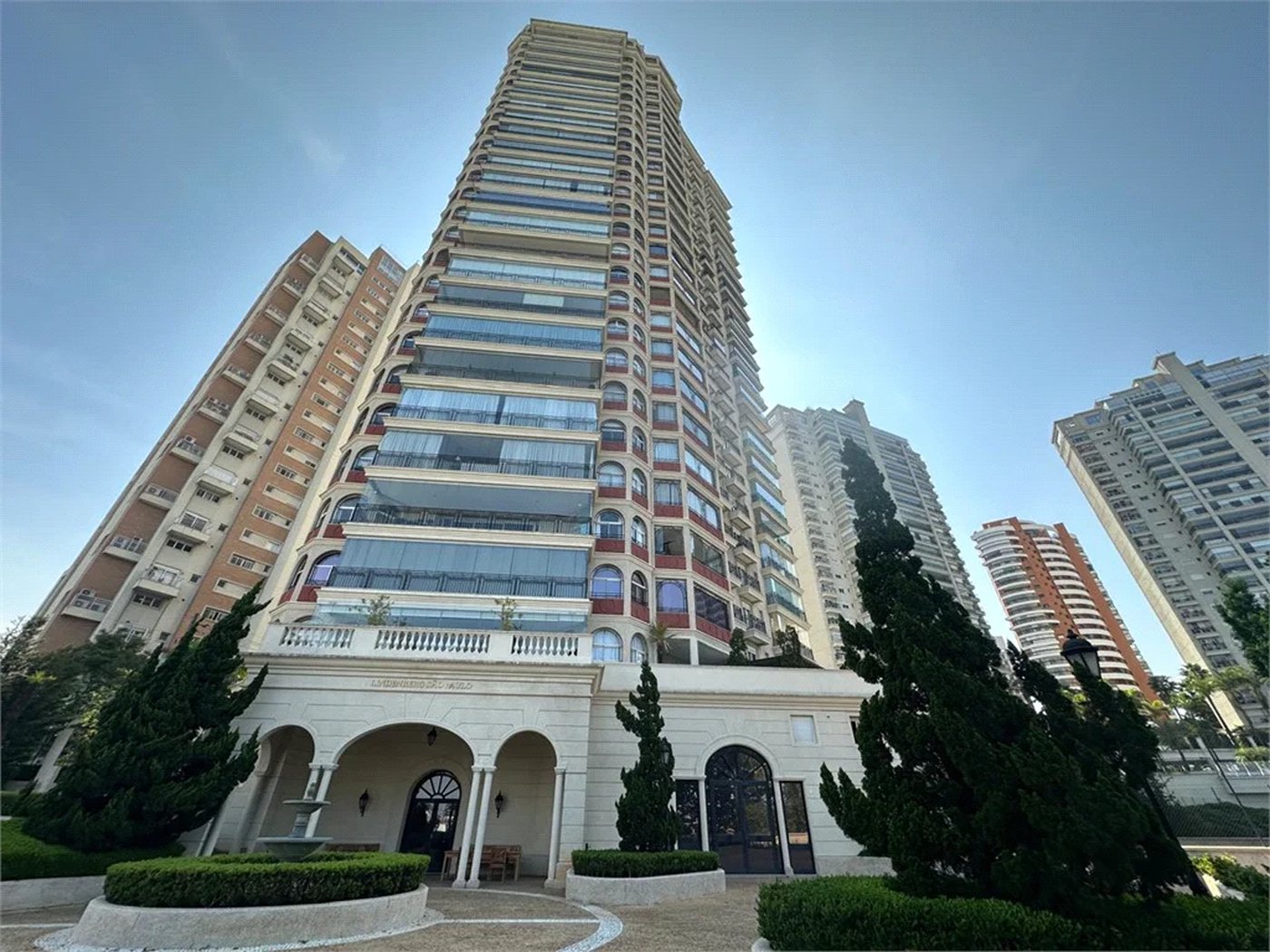 Apartamento para alugar com 4 suítes em Jardim Fonte do Morumbi, São Paulo, SP
