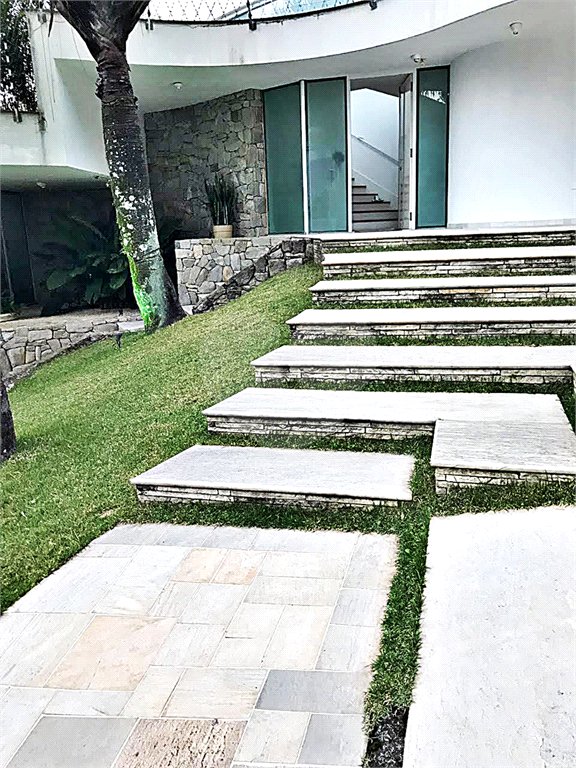 Casa à venda com 4 suítes no condomínio Residencial Jd. Ibiratiba, São Paulo - SP