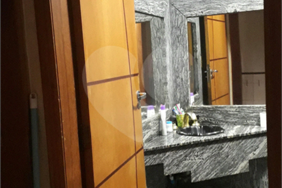 Sobrado à venda com 4 quartos, sendo 1 suíte, em Vila Nova Cachoeirinha, São Paulo, SP