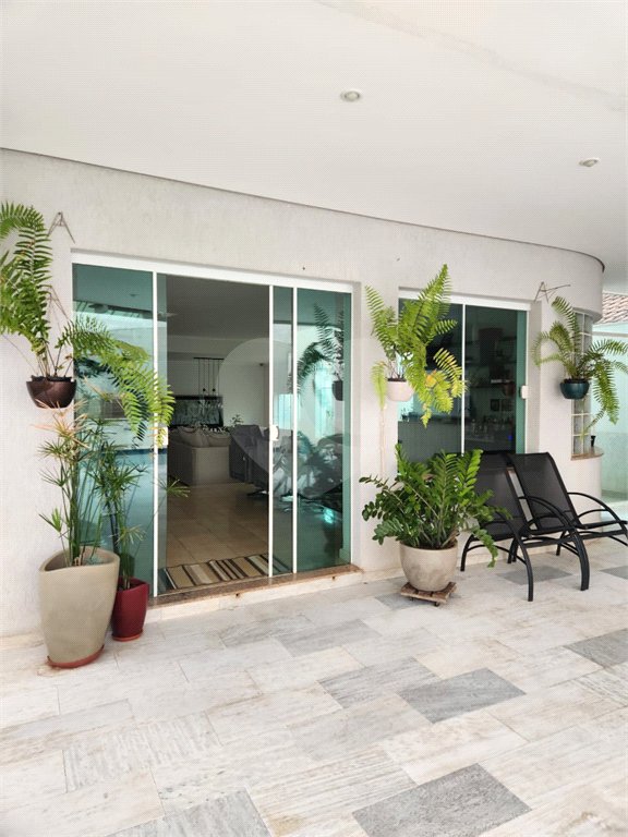 Sobrado à venda com 3 quartos, sendo 1 suíte, em Jardim Vale das Rosas, Araraquara, SP