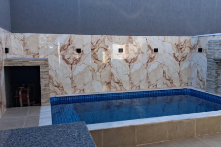 Casa à venda com piscina em Itanhaém