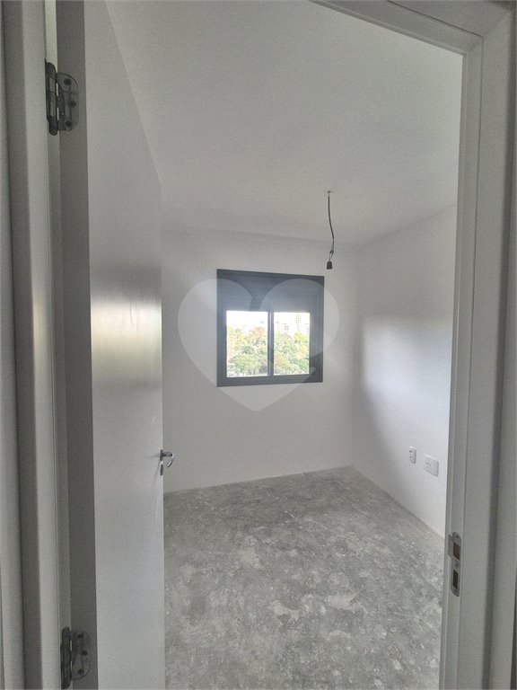 Apartamento à venda com 3 quartos, sendo 1 suíte, em Vila Anastácio, São Paulo, SP