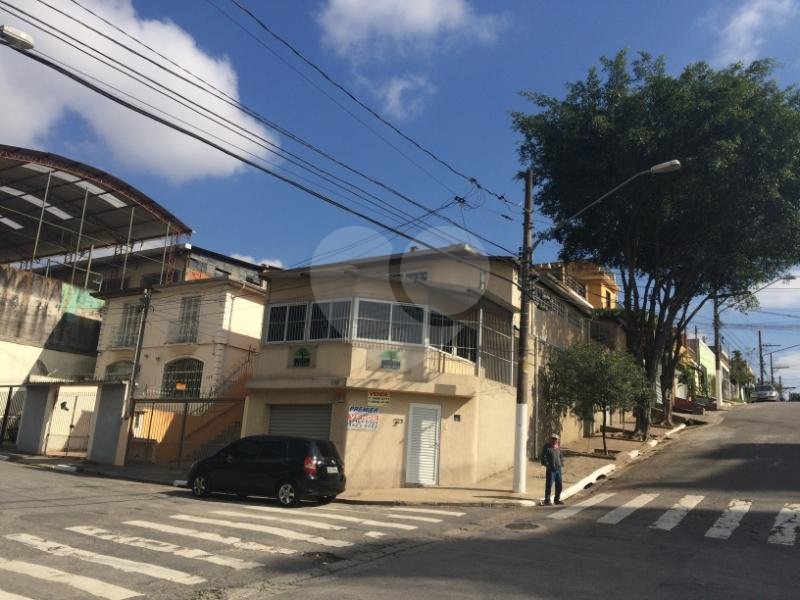 Vende Sobrado com 180m² - Vila Santa Catarina