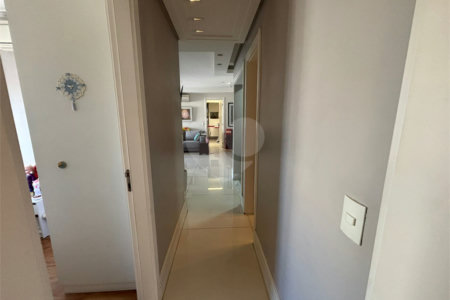 Apartamento à venda com 3 quartos, sendo 1 suíte,  em Santo Amaro, São Paulo, SP