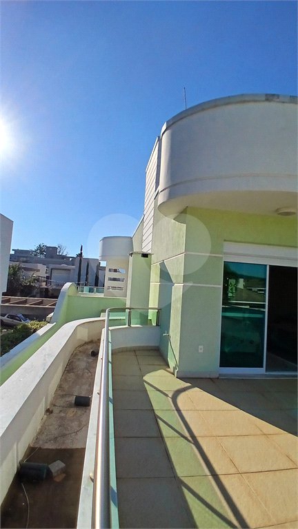 Casa à venda com 3 suítes no condomínio Figueira Garden, Atibaia - SP