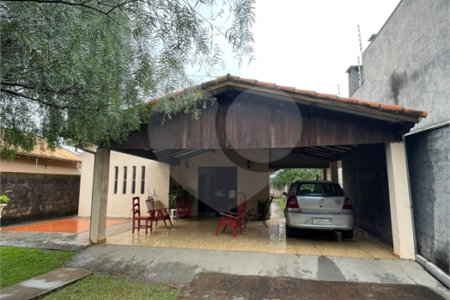 Casa à venda com 2 quartos, sendo 1 suíte, em Bosque de Ponta Porã, Ponta Porã, MS