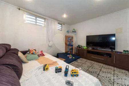 Casa à venda com 5 quartos, sendo 3 suítes, em Vila Santo Estéfano, São Paulo, SP