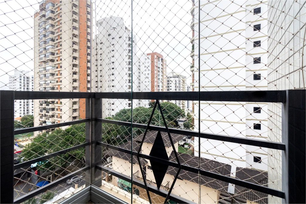 Apartamento à venda com 4 quartos, sendo 2 suítes,  em Vila Hamburguesa, São Paulo, SP