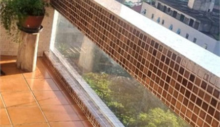 Apartamento porteira fechada com vista para o mar e lazer completo em Pitangueiras – Guarujá