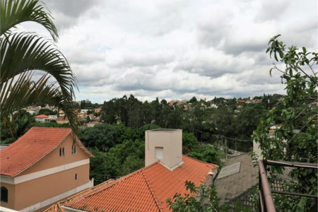 Casa à venda com 4 quartos, sendo 2 suítes,  em Jardim Leonor, São Paulo, SP