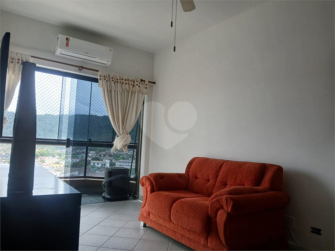 Apartamento à venda com 3 quartos, sendo 1 suíte,  em Enseada, Guarujá, SP