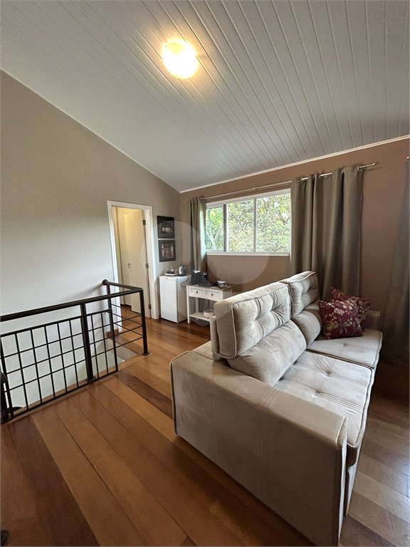 Casa à venda com 3 quartos, sendo 1 suíte, no condomínio Alpes da Cantareira, Mairiporã - SP