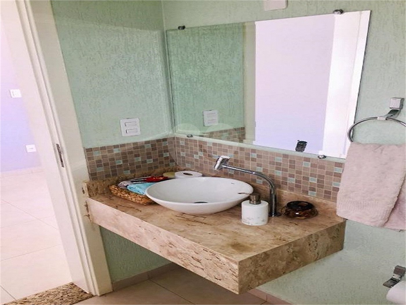Casa à venda com 3 suítes no condomínio Portal do Sabiá, Araçoiaba da Serra - SP