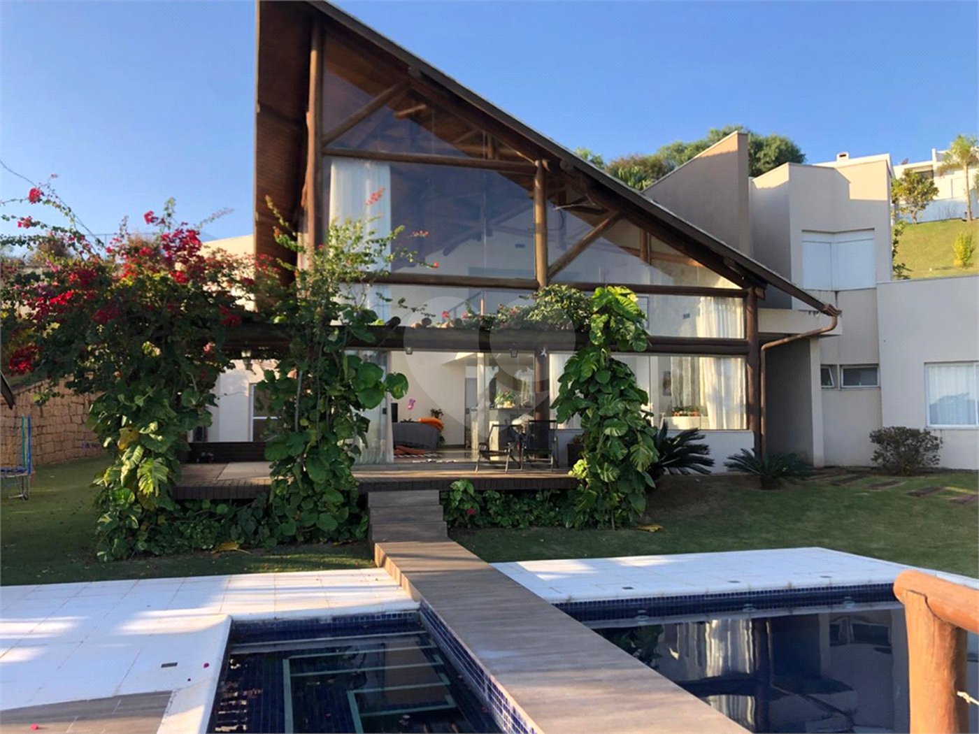 Casa à venda com 6 suítes no condomínio Jardim Primavera, Louveira - SP