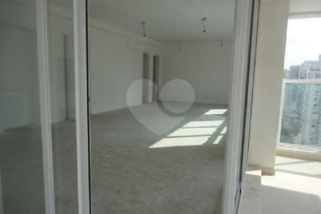 Apartamento à venda com 3 suítes em Campo Belo, São Paulo, SP