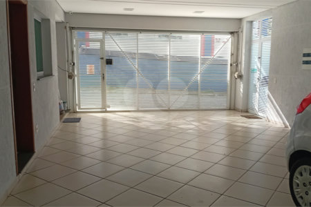 Sobrado à venda com 4 quartos, sendo 2 suítes,  em Vila Gilda, Santo André, SP