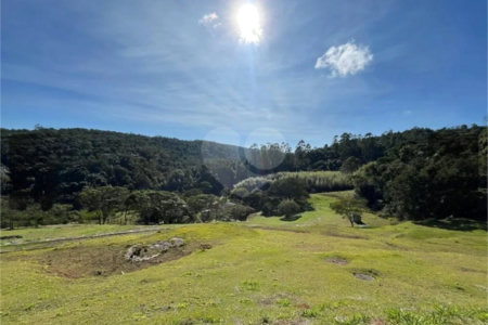 Sítio à venda com 4 quartos, sendo 2 suítes,  em Sorocamirim (canguera), São Roque, SP