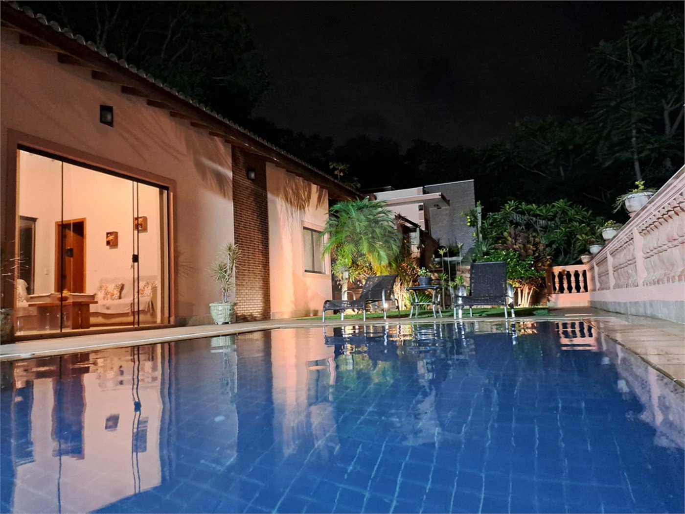 Casa à venda com 3 quartos, sendo 1 suíte, no condomínio Estância Marambaia, Vinhedo - SP