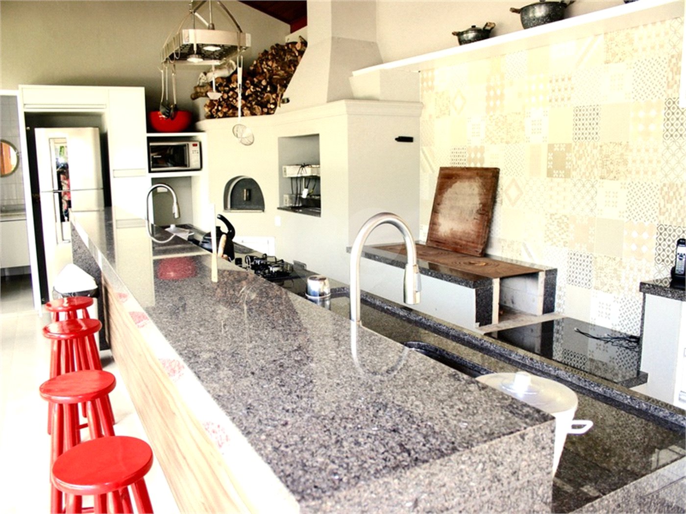 Casa à venda com 5 suítes no condomínio Suíça da Cantareira, Mairiporã - SP