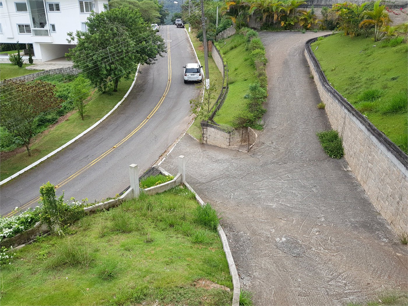Casa à venda com 4 suítes no condomínio Suíça da Cantareira, Mairiporã - SP