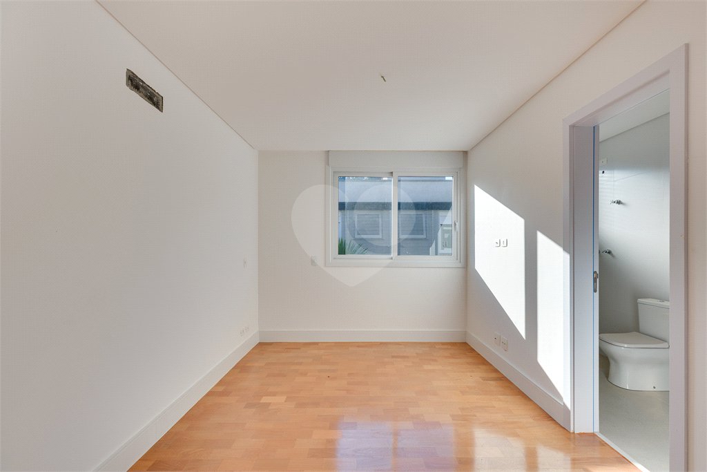 Casa à venda com 4 suítes no condomínio Vila Arese, São Paulo - SP