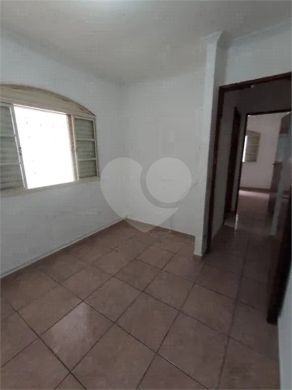 CASA A VENDA NO BAIRRO TRINTA E UM DE MARÇO COM 3 DORMITORIOS, 2 BANHEIROS, 2 VAGAS, SJC